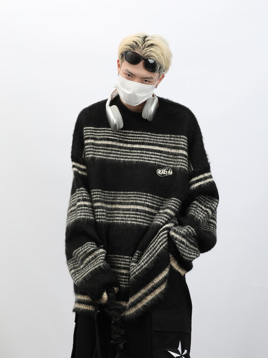 Over -size border sweater