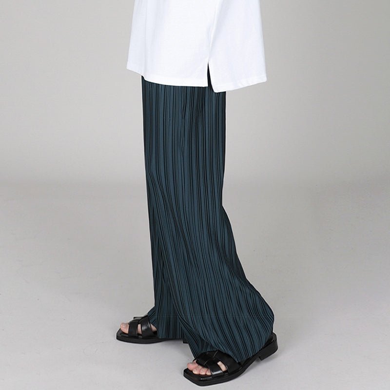 Pleated straight pants