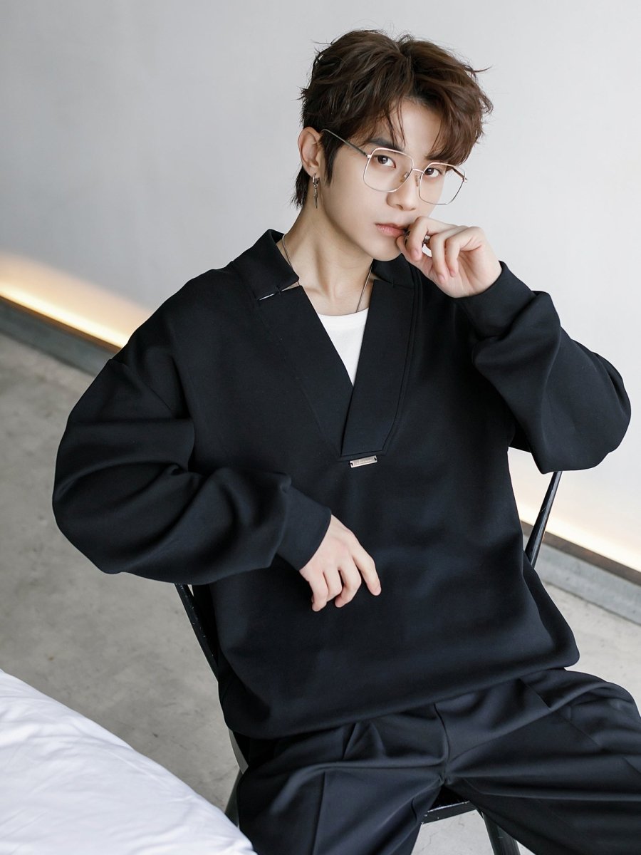 V-neck long sleeve T-shirt